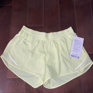 Lululemon Athletica Hotty Hot Shorts 8 Tall LR